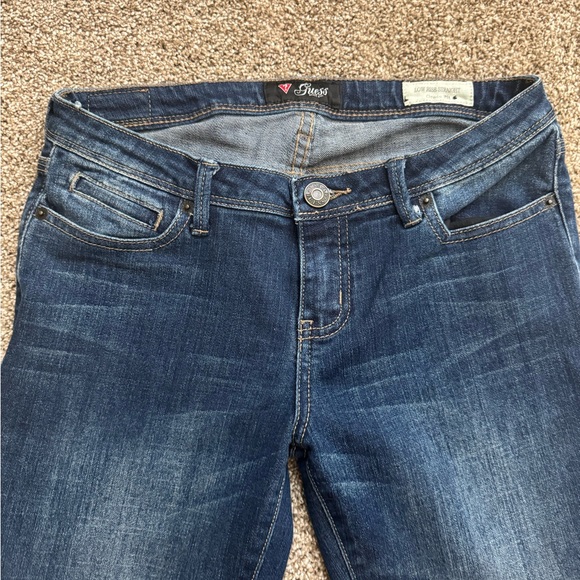 EUC Guess Women’s Low Rise Straight Grace Fit Blue Jeans Size 27 - Picture 3 of 8